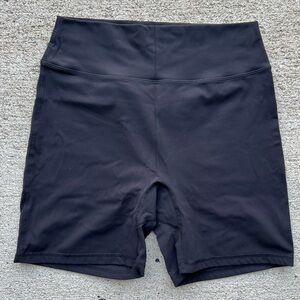 Buffbunny Legacy shorts 6” inseam - size Large